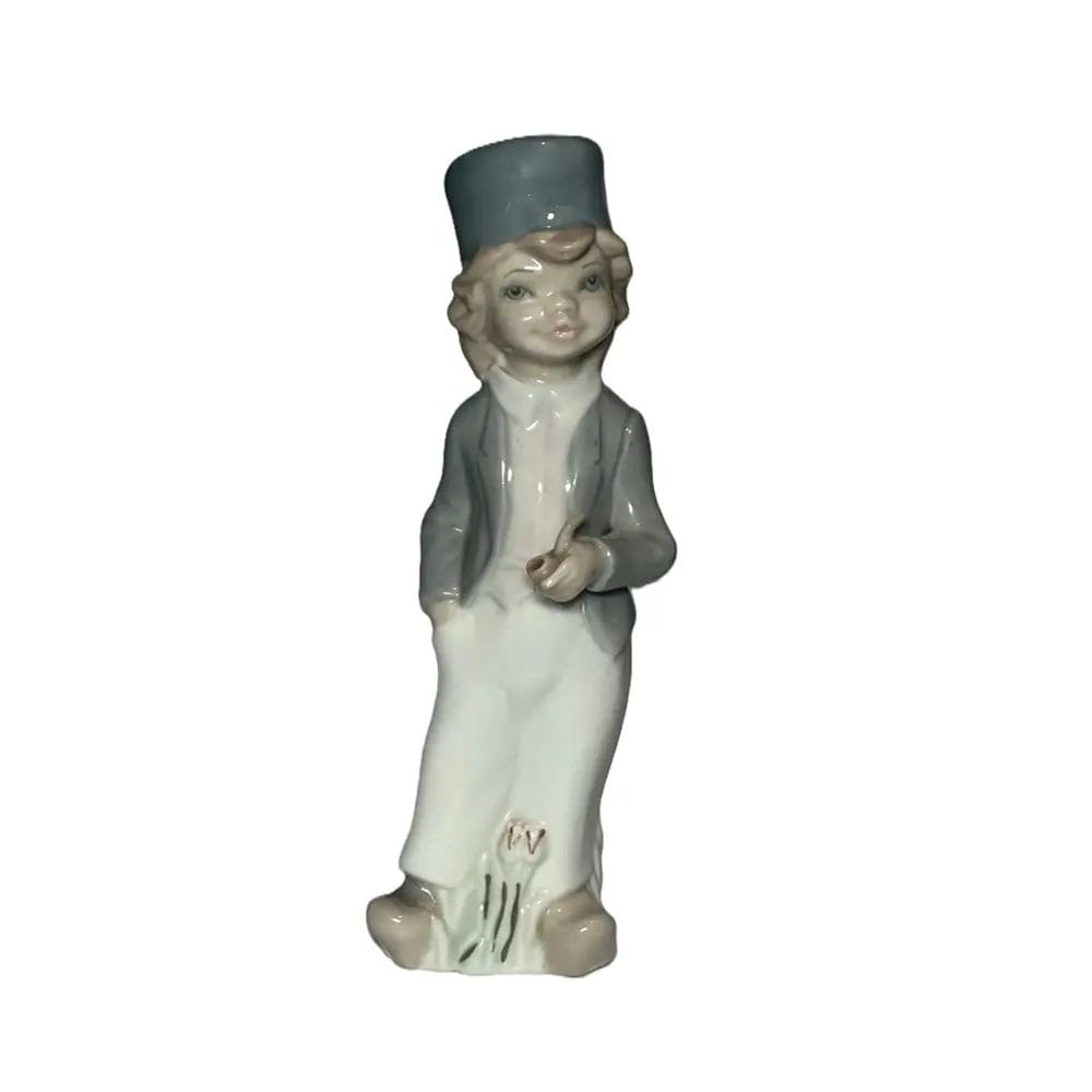 Casades Porcelanas Glazed Porcelain Figurine